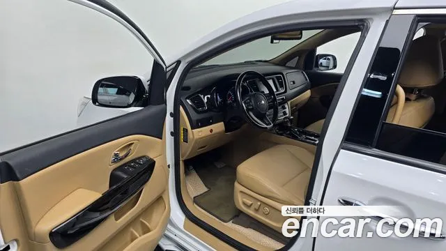 Kia Carnival 2018 thumb 10
