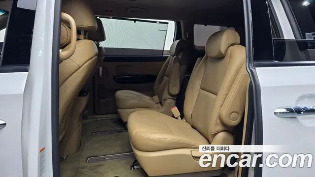 Kia Carnival 2018 thumb 11