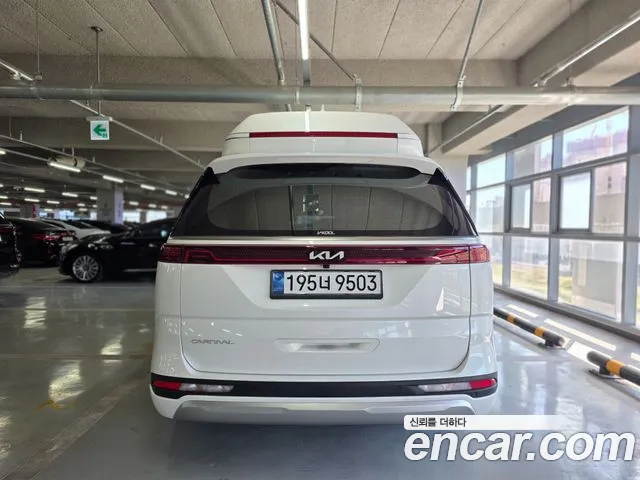 Kia Carnival 2023 thumb 3
