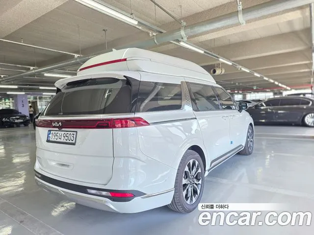 Kia Carnival 2023 thumb 4