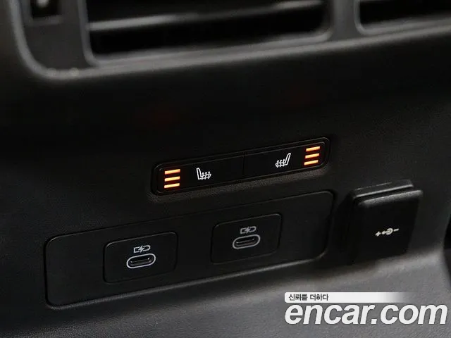 Land Rover Range Rover Velar 2026 thumb 7