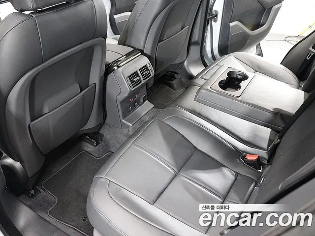 Land Rover Range Rover Velar 2026 thumb 10