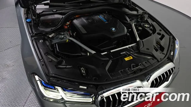 BMW 5-Series 2022 thumb 6