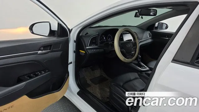 Hyundai Avante 2017 thumb 10