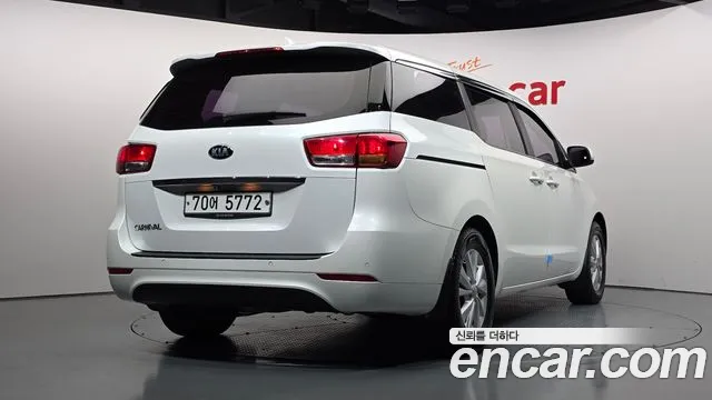 Kia Carnival 2016 thumb 2