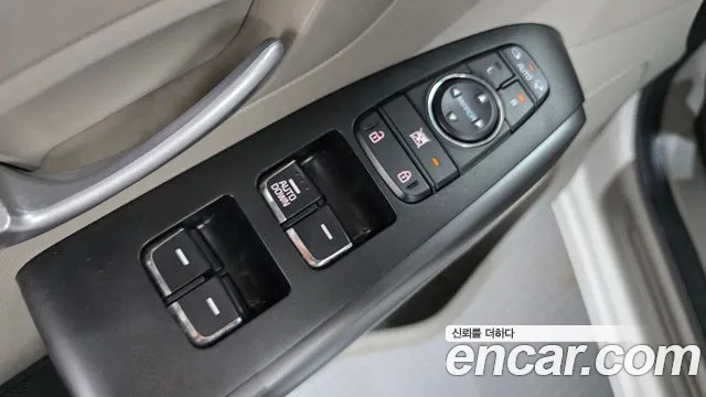 Kia Carnival 2016 thumb 11