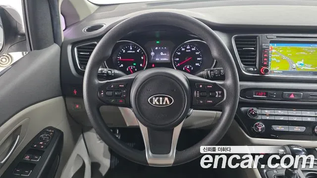 Kia Carnival 2016 thumb 12