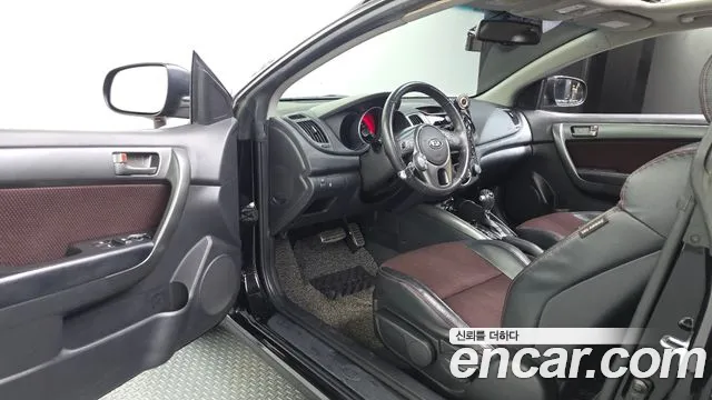 Kia Carens 2011 thumb 10