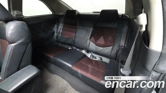 Kia Carens 2011 thumb 12