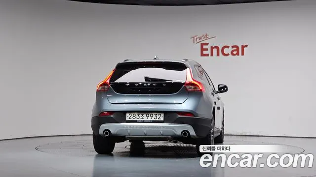 Volvo V40 2019 thumb 3