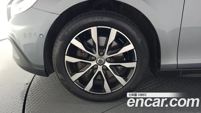 Volvo V40 2019 thumb 4