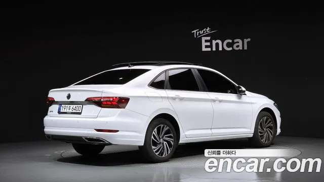 Volkswagen Jetta 2021 thumb 2