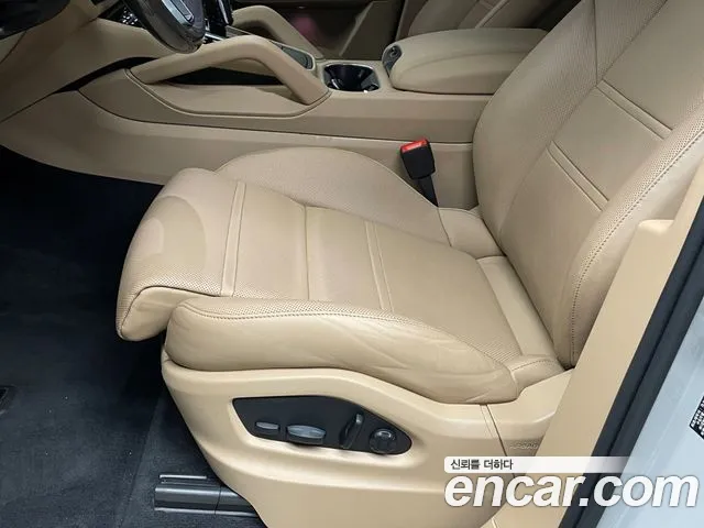 Porsche Cayenne 2022 thumb 10