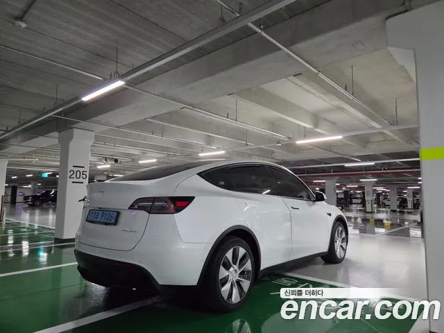 Tesla Model Y 2021 thumb 2