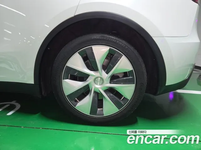 Tesla Model Y 2021 thumb 5