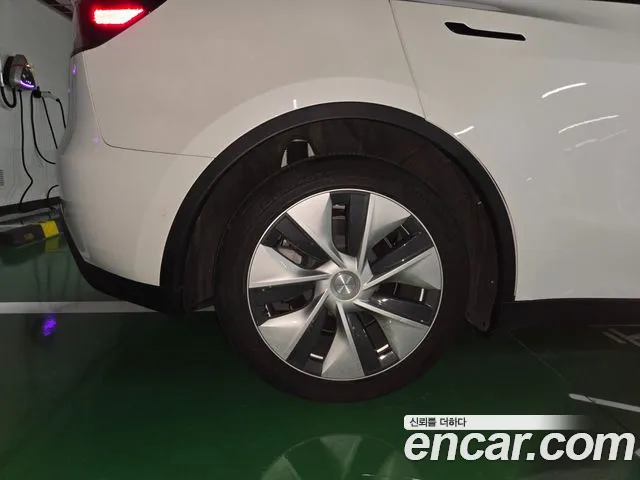 Tesla Model Y 2021 thumb 7