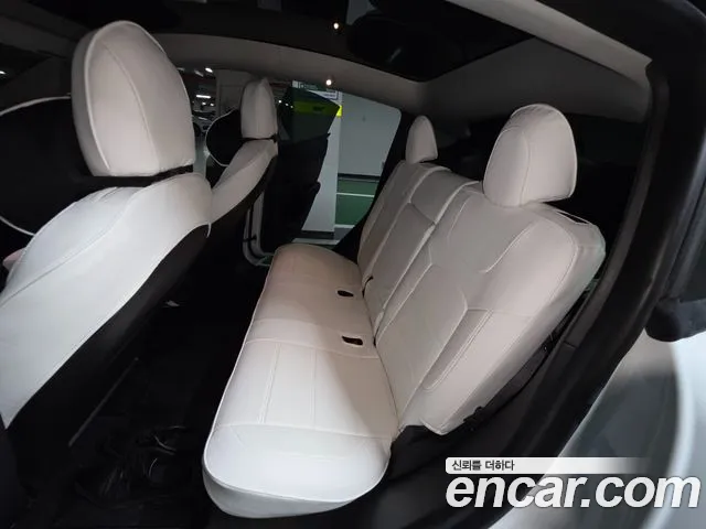 Tesla Model Y 2021 thumb 10