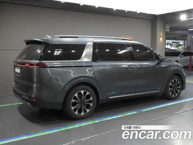 Kia Carnival 2021 thumb 2