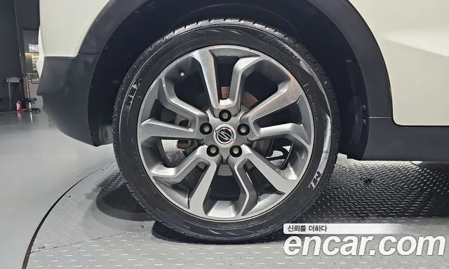 KG_Mobility_Ssangyong TIBOLI 2015 thumb 5