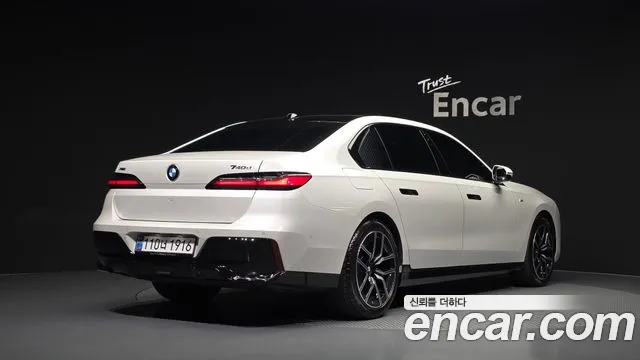 BMW 7-Series 2025 thumb 2