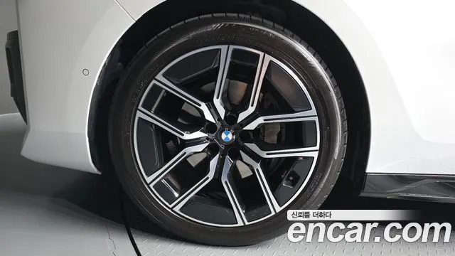 BMW 7-Series 2025 thumb 5