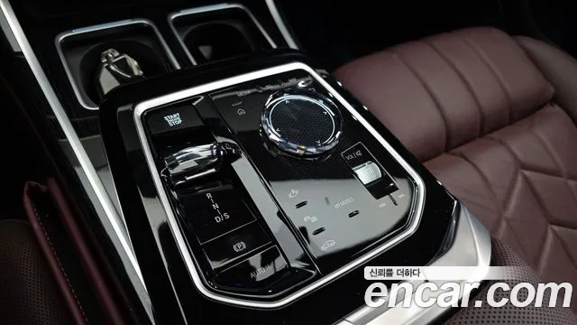 BMW 7-Series 2025 thumb 9