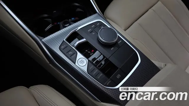 BMW 3-Series 2024 thumb 9