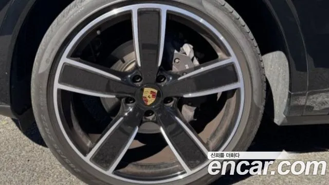 Porsche Cayenne 2022 thumb 3