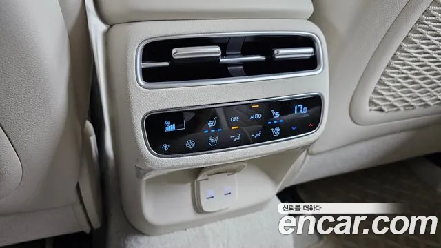 Genesis GV70 2026 thumb 11