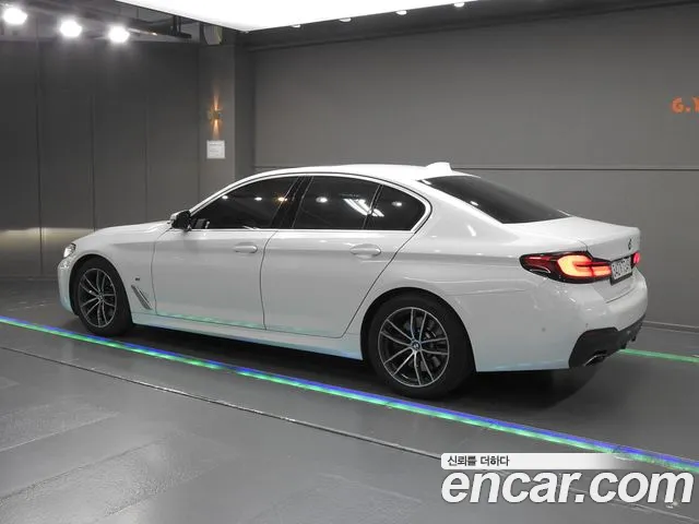 BMW 5-Series 2023 thumb 2