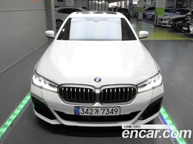 BMW 5-Series 2023 thumb 3
