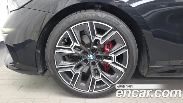 BMW 5-Series 2025 thumb 5