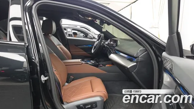 BMW 5-Series 2025 thumb 11