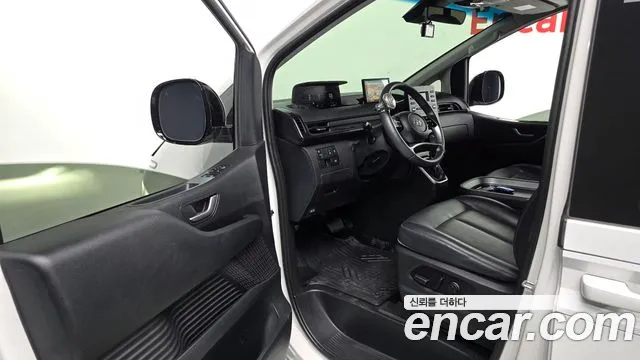 Hyundai Staria 2022 thumb 9