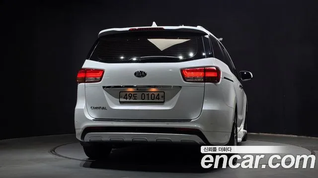Kia Carnival 2016 thumb 4