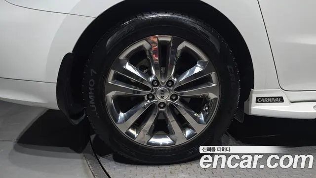 Kia Carnival 2016 thumb 5