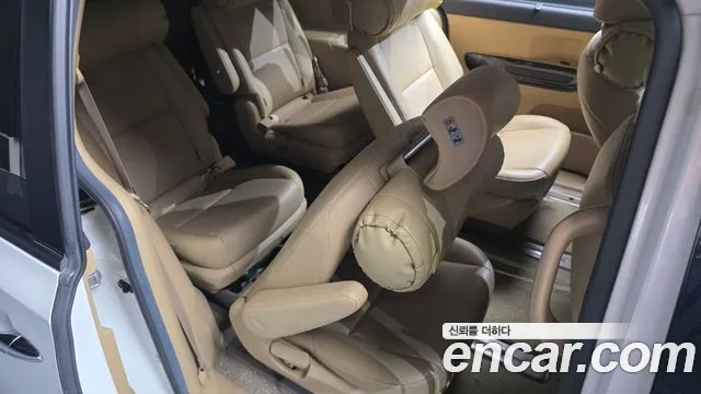 Kia Carnival 2016 thumb 11