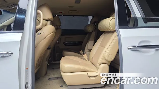 Kia Carnival 2016 thumb 12