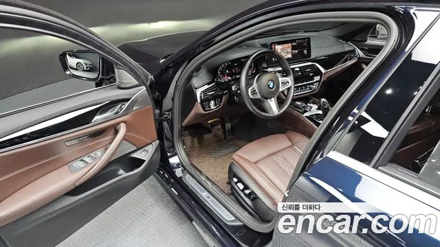 BMW 5-Series 2022 thumb 10