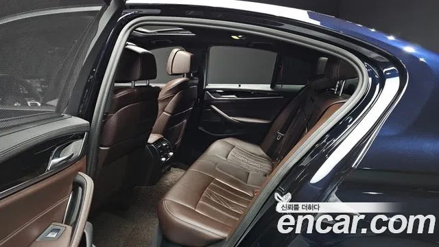 BMW 5-Series 2022 thumb 11
