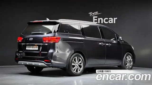 Kia Carnival 2018 thumb 2