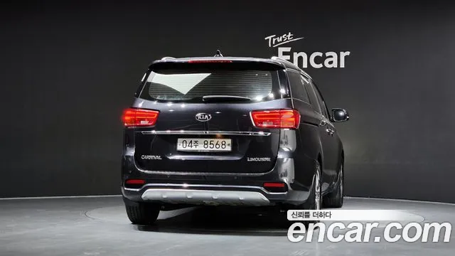 Kia Carnival 2018 thumb 4