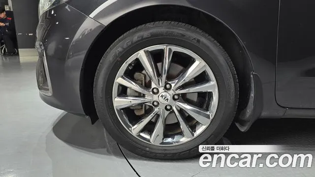 Kia Carnival 2018 thumb 5