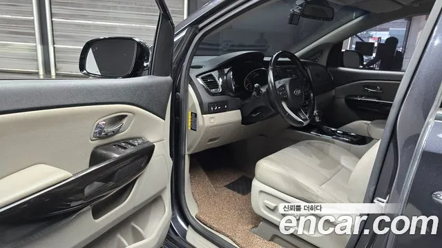 Kia Carnival 2018 thumb 10