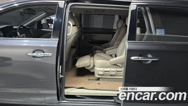 Kia Carnival 2018 thumb 11