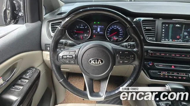Kia Carnival 2018 thumb 12