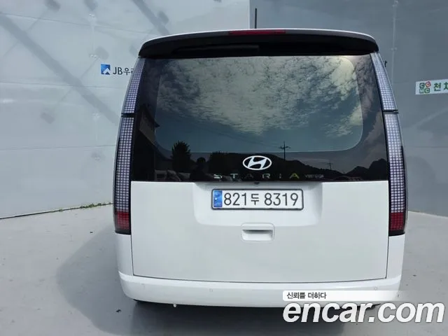 Hyundai Staria 2024 thumb 4