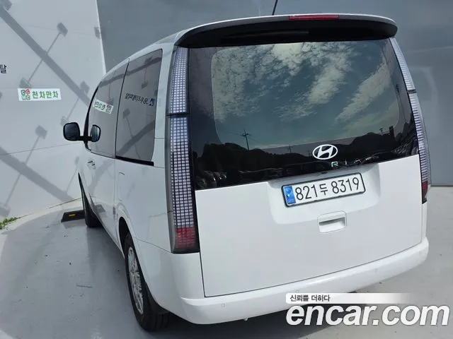 Hyundai Staria 2024 thumb 5