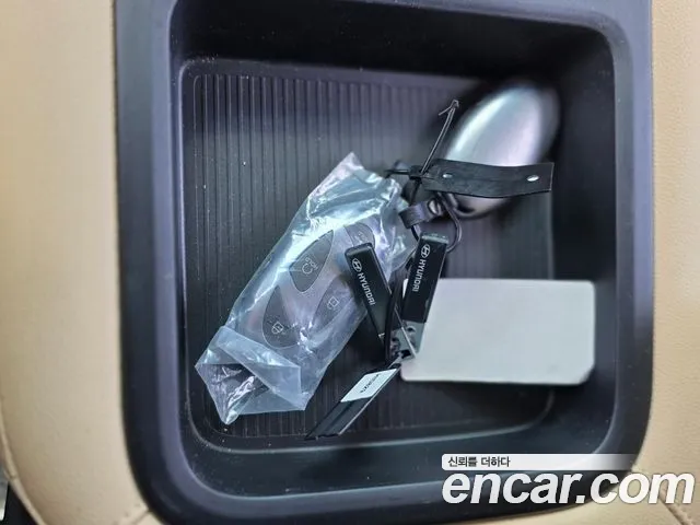 Hyundai Staria 2024 thumb 8