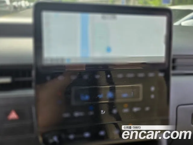 Hyundai Staria 2024 thumb 9